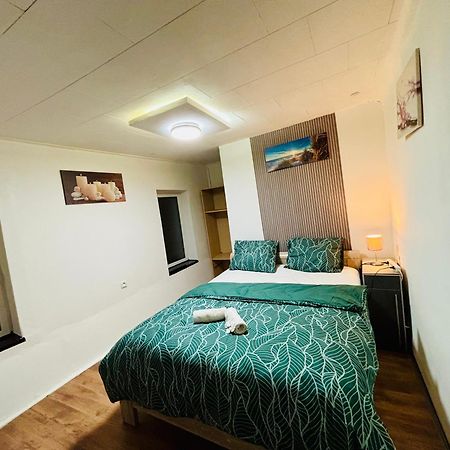 Cozy&Calm Room With Ensuite Heers Buitenkant foto