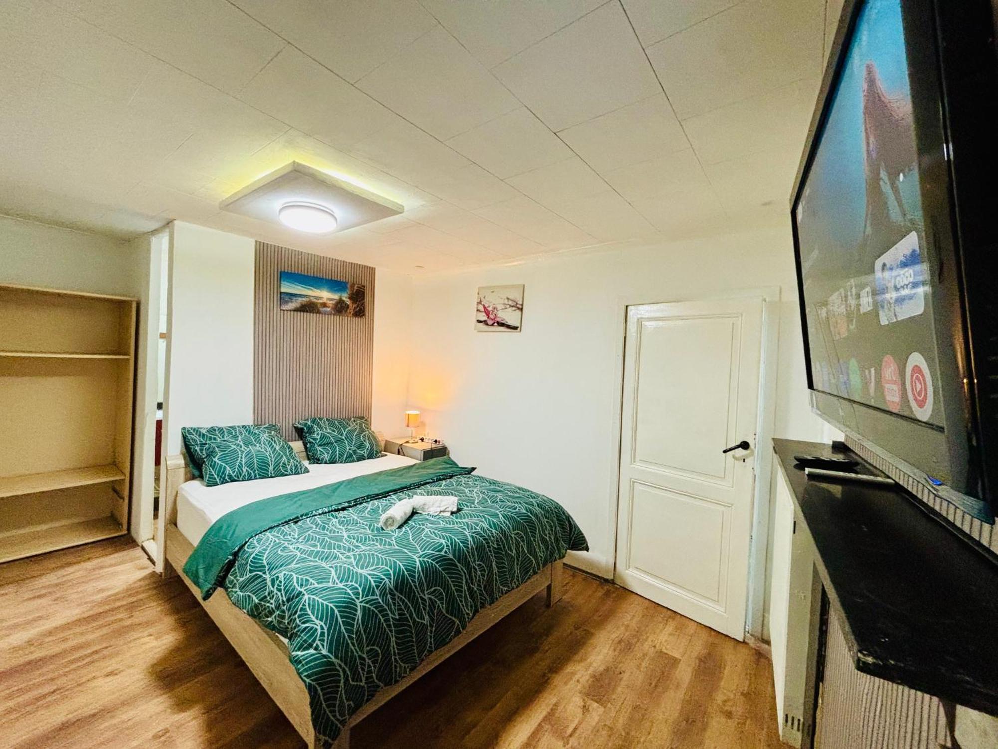 Cozy&Calm Room With Ensuite Heers Buitenkant foto